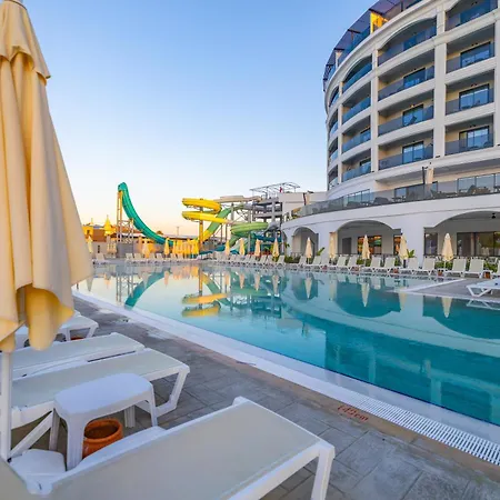 Hotel Moon Palace